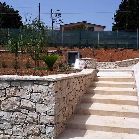 Villa Spacious With Sea And Mountain Views In