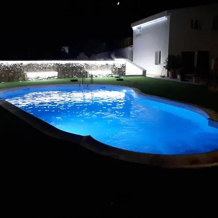 Spacious With Sea And Mountain Views In Villa