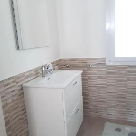 Spacious With Sea And Mountain Views In