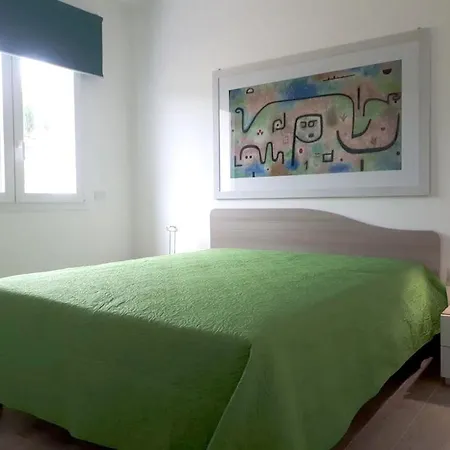 Spacious With Sea And Mountain Views In Villa *