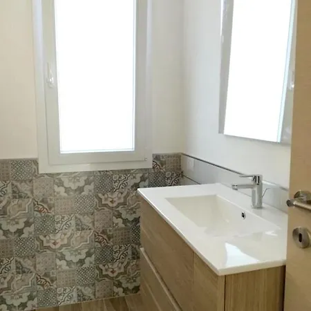 Spacious With Sea And Mountain Views In