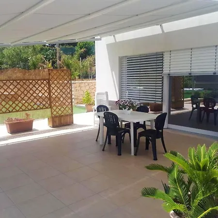 Вилла Spacious With Sea And Mountain Views In Алкамо