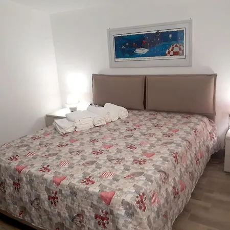 Spacious With Sea And Mountain Views In