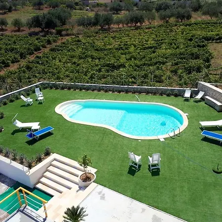 Spacious With Sea And Mountain Views In Villa