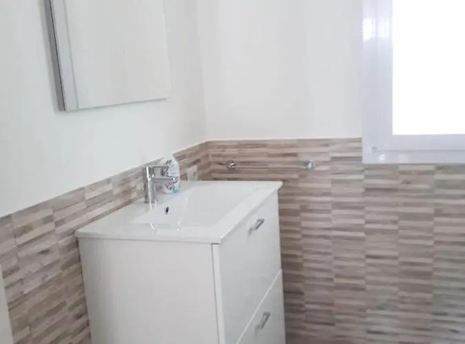 Spacious With Sea And Mountain Views In