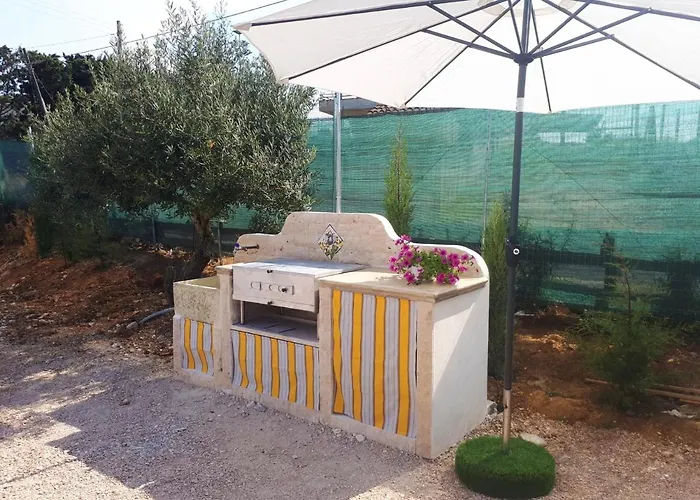 Spacious With Sea And Mountain Views In וילה