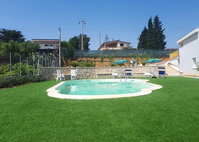 Spacious With Sea And Mountain Views In וילה *