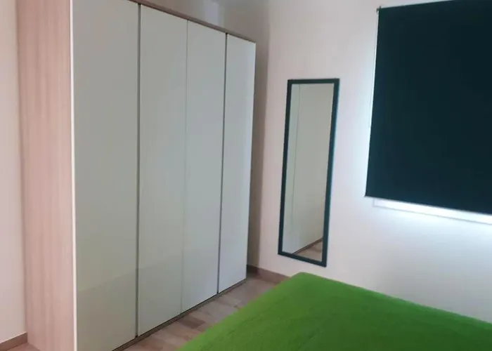 Spacious With Sea And Mountain Views In וילה