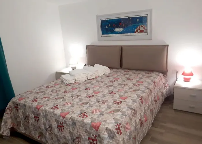 Spacious With Sea And Mountain Views In