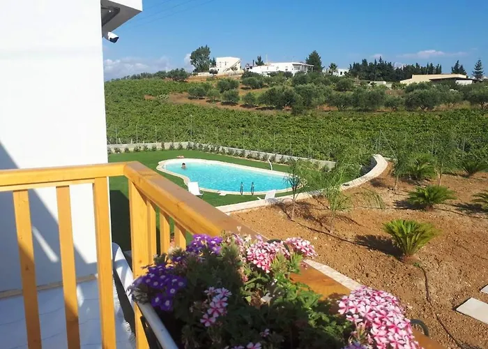 Spacious With Sea And Mountain Views In וילה